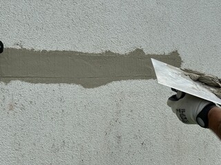 Plaster the wall, putty knife, home renovation