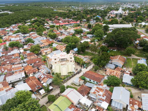 An-Nur Mosque in the Bugis Village of Waingapu, East Sumba, is located in a densely populated area and serves as a place for local residents to pray during this Ramadan month.