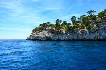 Naklejka premium Juste avant la Pointe de Cacau en sortant de la calanque de Port Miou, Var, Provence, France