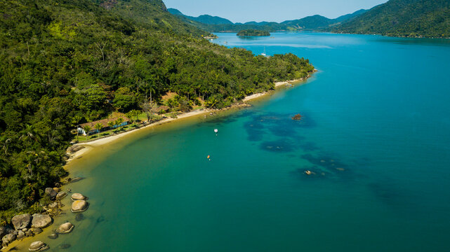 Fiorde Saco do Mamangu&aacute; em Paraty patrim&ocirc;nio da humanidade, 8 km de beleza exuberante de mata Atl&acirc;ntica, praias e cachoeira, cultura cai&ccedil;ara