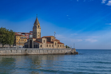 Iglesia San Pedro Frente Mar