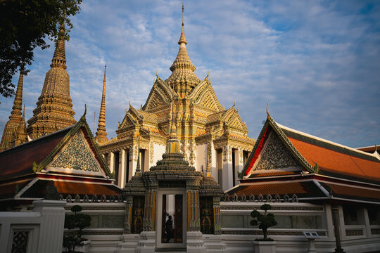 The magnificent pagodas and intricate architecture of Wat Pho