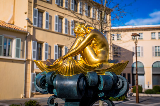 Statue de Brigitte Bardot par Milo Manara , Saint-Tropez, C&ocirc;te d'Azur, France - Le 19 f&eacute;vrier 2026