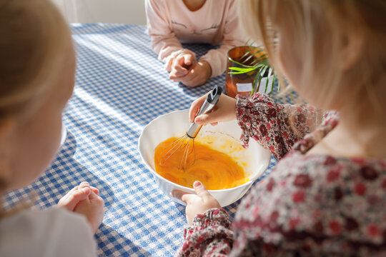 Siblings are preparing batter