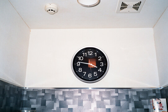 Analog clock in a small room