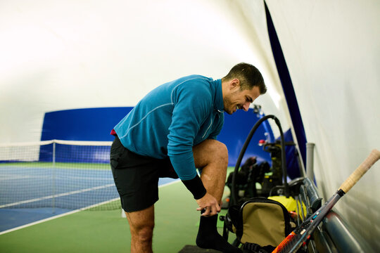 Tennis player gets ready for the competition