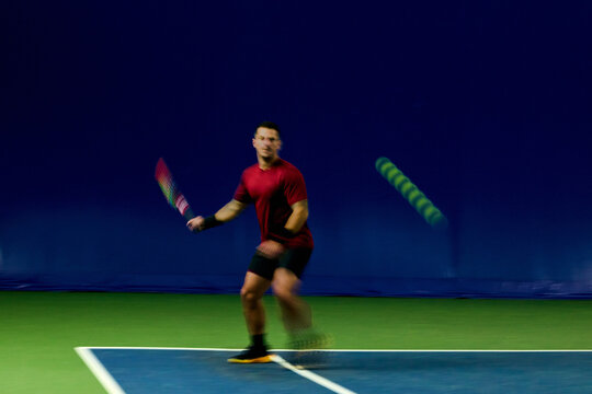 Man awaits forehand ball