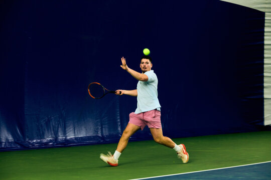 The man waits for the ball on the forehand