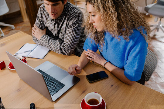 A couple of entrepreneurs use a laptop to do their remote work