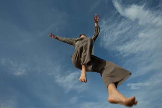 Dance in grey in the sky 