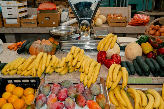 Fruit and Vegetable Stand with Scale
