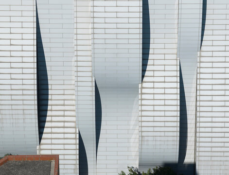 Modern Wave Panel Architectural Facade with Minimalist White Til