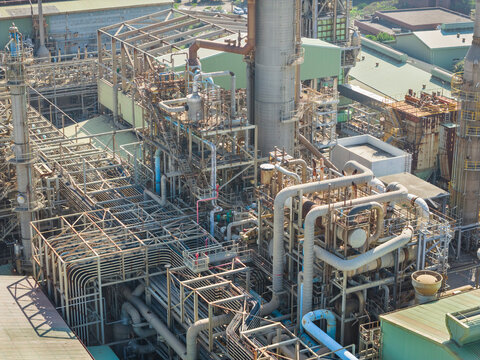 Industrial Piping and Steel Structures at a Refinery