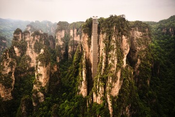 Fototapeta premium the mountains are tall in Dayong, Hunan, China