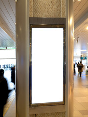 駅構内のデジタルサイネージ　東京都