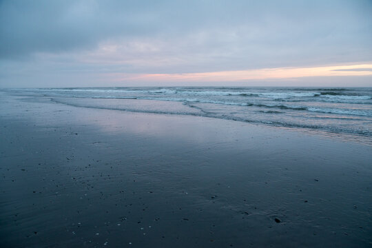 USA, WA, Queets, Olympic National park.  Placid waters off the west coast of the Olympic Peninsula.  Looking west over the Pacific Ocean.