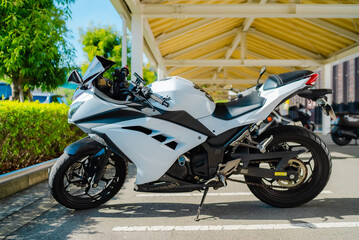 Ninja 250 中型バイク 白ニンジャ © Ryota