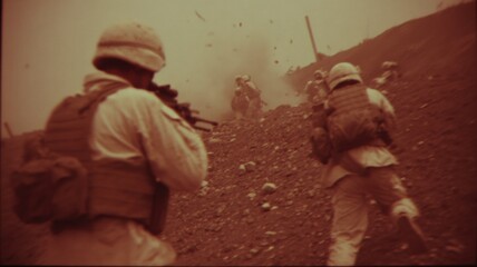 Obraz premium Troops Advancing Under Fire on Rocky Terrain in a Simulated Combat Training Exercise