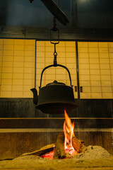 鉄瓶と炎