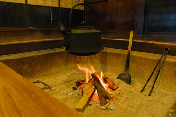 古民家の囲炉裏端