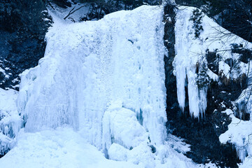 長野県　善五郎の滝　雪