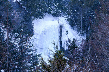 長野県　善五郎の滝　雪