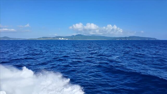 川内港へ向かう高速船から見る九州本土