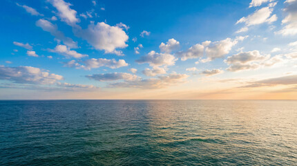 Obraz premium a serene and expansive scenic view of a vast sea stretching out to the horizon