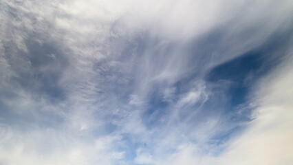 Clear sky overview, Gentle clouds and luminous sky, Serene sky with drifting clouds and soft...