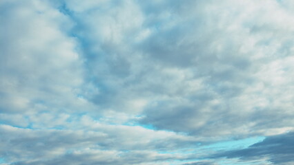 Obraz premium A Serene Sky painted with Fluffy Clouds and stunning Blue Hues thats truly captivating