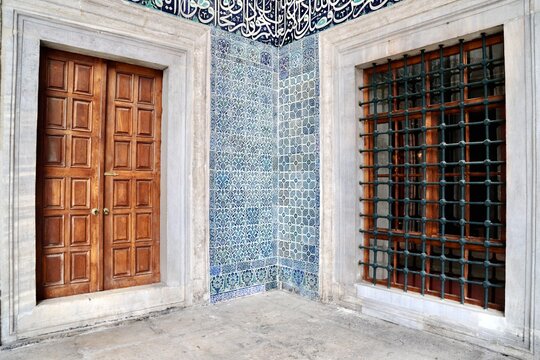 Heritage Turkish Tile Design, Ceramic Wall Art, Traditional Ottoman Iznik Tiles with Floral Motifs