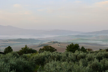 Obraz premium Panoramic view of the Tuscan countryside near Pienza in the Province of Siena, Italy, during a calm autumn morning.