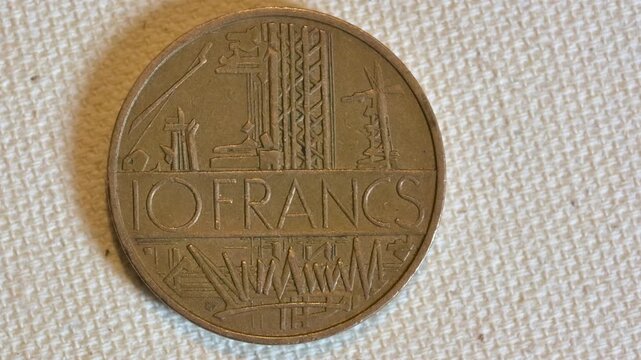 Vintage French 10 Francs Mathieu coin, 1970s-1980s currency, Republic of France.