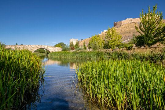 Roman bridge over the Ucero River and Osma Castle, El Burgo de Osma, Soria, Castile and Le&oacute;n Autonomous Community, Spain, Europe