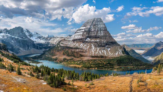 Glacier National Park - Autumn at Hidden Lake overlook with view of Bearhat Mountain	