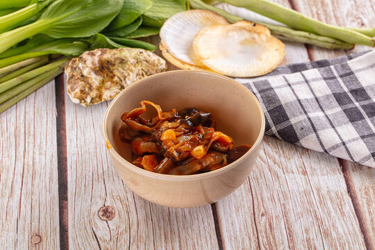 Razor shell mollusk with sauce