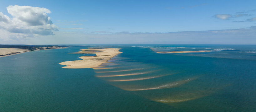 Le Banc d'Arguin face &agrave; la Dune du Pilat, labellis&eacute;e Grand Site de France, Bassin d'Arcachon