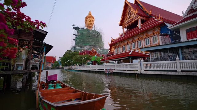 Wat Paknam Bhasicharoen is a royal wat located in Phasi Charoen district, Bangkok, at the Chao Phraya River. It is part of the Maha Nikaya fraternity and is the origin of the Dhammakaya tradition.