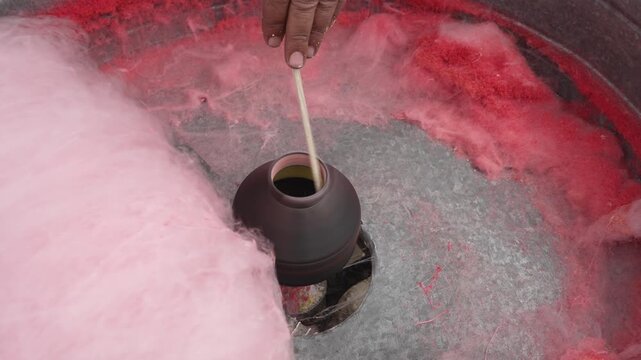 Making candyfloss cotton sugar, slow motion