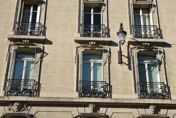 Fa&ccedil;ade&nbsp;haussmannienne&nbsp;&agrave;&nbsp;Paris