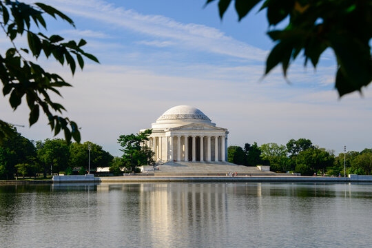 Jefferson Memorial with the tidal basin on a nice day.