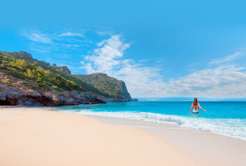Obraz premium Beach of Cleopatra with sea and rocks of Alanya peninsula - Antalya, Turkey 