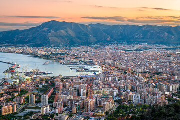 Fototapeta premium Palermo, Italy Skyline at Dusk