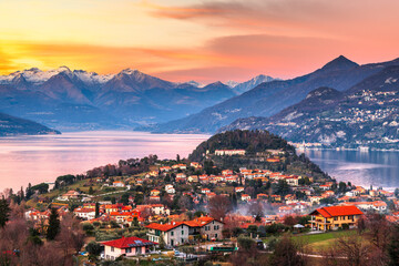 Obraz premium Bellagio, Como, Italy on Lake Como at Dusk