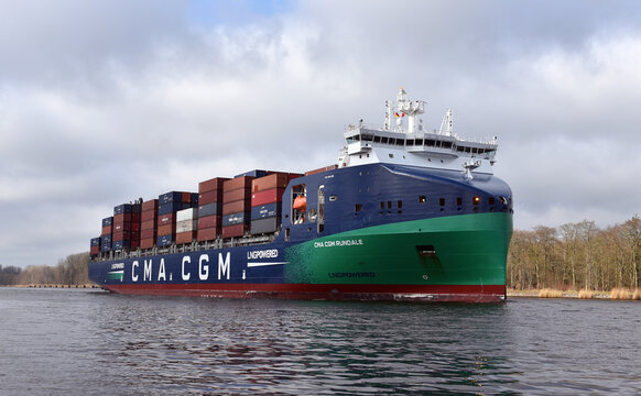 Containerschiff CMA CGM RUNDALE f&auml;hrt im Nord-Ostsee-Kanal 