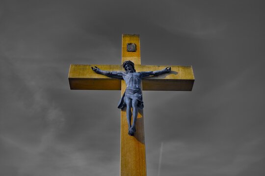 Christusfigur am Kreuz