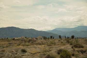 Fototapeta premium Desierto de la Tatacoa, Huila, Paisaje Colombiano, Pueblo Colonial. 