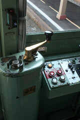 レトロな路面電車の運転席