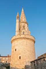 Fototapeta premium Explore the beauty of La Rochelle through this medieval tower, a symbol of the city s rich history and architectural splendor, perfect for travel and cultural insights.
