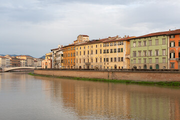 Fototapeta premium Historic buildings built along the edge of the Arno river, Pisa